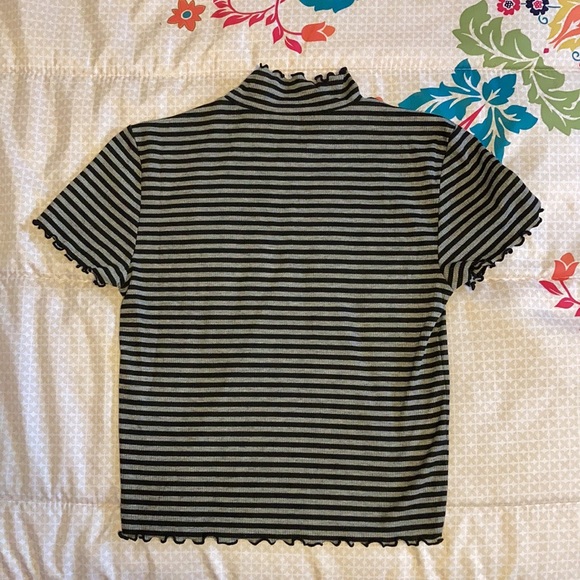Forever 21 Black/Gray Striped Lettuce Hem Crop Top Size S - Picture 5 of 5